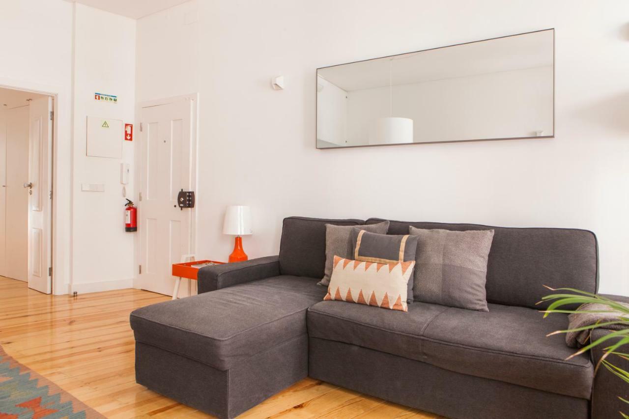 Cozy 1St Floor Flat Central Chiado District With Balconies And Ac 19Th Century Building Lisboa Exterior foto